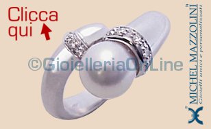 anello in oro bianco contrariè con una perla e diamanti